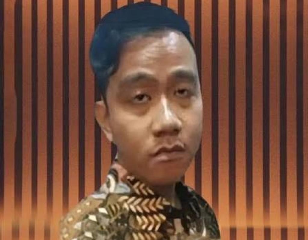 Rp 100 juta, Hadiah Sayembara Ijazah Gibran Rakabuming Raka Dari Denny Indrayana